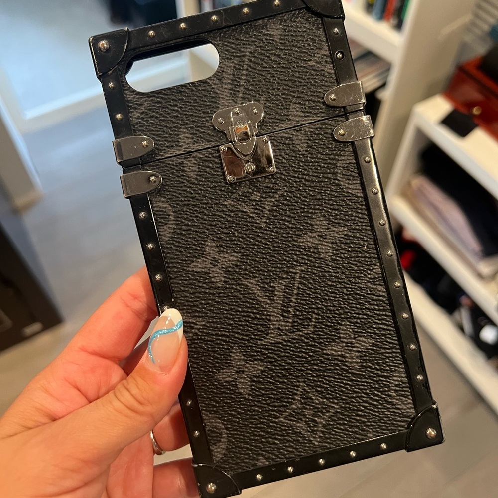 LV I PHONE CASE